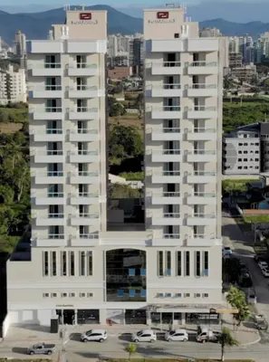 O edifício onde o apartamento está situado