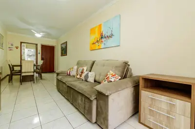Uma área de estar em Apto aconchegante na Barra Sul DD5438