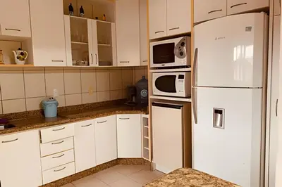 A cozinha ou kitchenette de Apartamento no Centro de Bombinhas a 100m da Praia