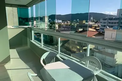 A planta de Lindo Apto de 3 dormitórios na Praia de Bombas.