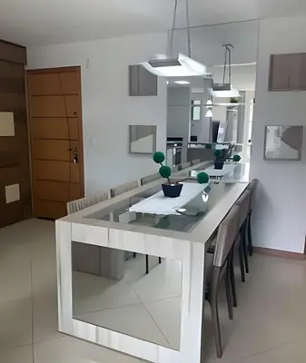 A planta de Lindo Apto de 3 dormitórios na Praia de Bombas.