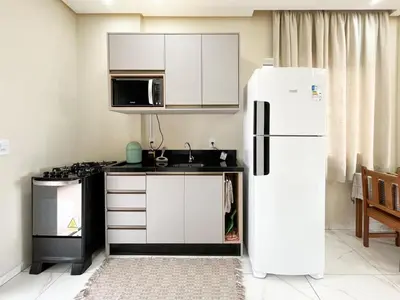 A cozinha ou kitchenette de LOFT SOL e MAR exclusivo em bombinhas, 50 metros do mar