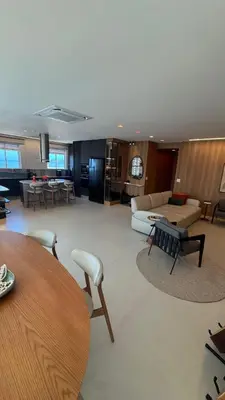 Uma área de estar em Apt luxo vista mar 160m com jacuzzi e 2 garagens