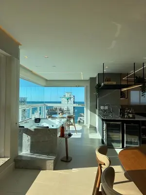 Uma área de estar em Apt luxo vista mar 160m com jacuzzi e 2 garagens