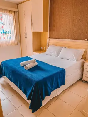 Uma cama ou camas num quarto em Apartamento ao lado passeio são miguel- 400m Praia