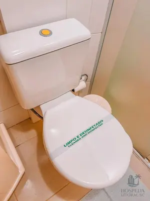 Uma casa de banho em Apartamento ao lado passeio são miguel- 400m Praia