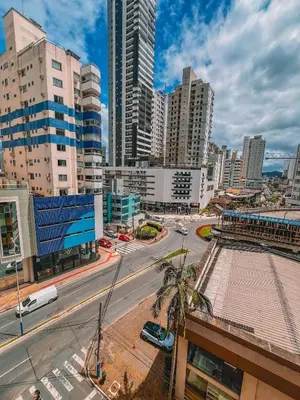 Uma vista geral de Balneário Camboriú ou a vista da cidade a partir do apartamento