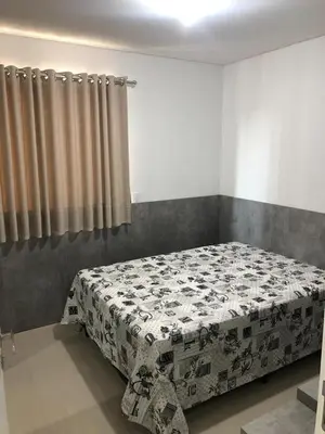 Uma cama ou camas num quarto em Novo Lar Sensação Quadra Mar