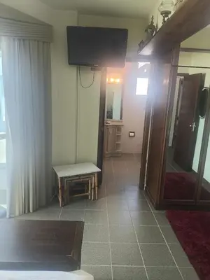 Uma televisão e/ou sistema de entretenimento em Apartamento 3 dormitórios frente mar