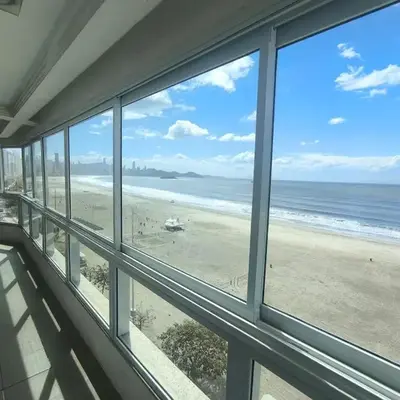 Apartamento 3 dormitórios frente mar