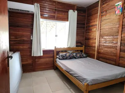 A planta de Casa Bombas para até 12 pessoas, 3 dormitórios com Ar Condicionado