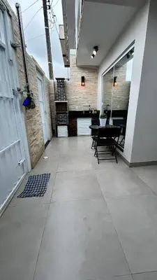 A planta de Casa Duplex Completa a Poucos Minutos da Praia
