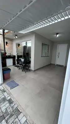 A planta de Casa Duplex Completa a Poucos Minutos da Praia