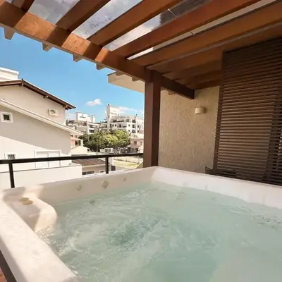 Triplex 3 Suites com Jacuzzi em Canto Grande