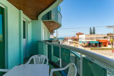Uma varanda ou terraço em Aluguel Apartamento 2 quartos vista mar Bombas/SC