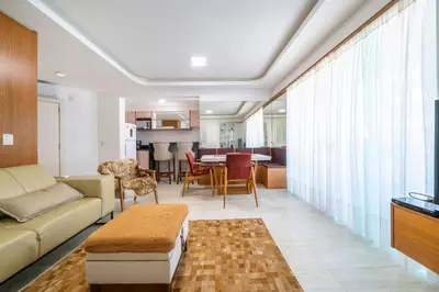 Uma área de estar em Aluguel Apartamento 2 quartos vista mar Bombas/SC