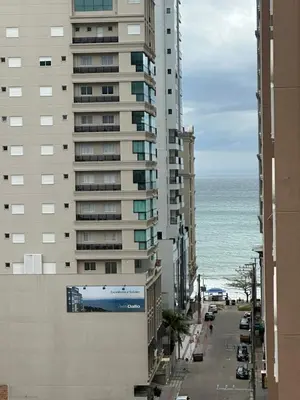 Uma vista do mar geral ou uma vista do mar a partir do apartamento