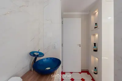 Uma casa de banho em Cobertura a 60m do Mar Meia Praia PAT0402