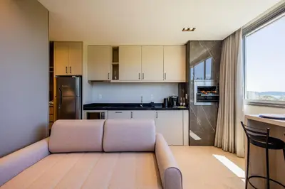 A cozinha ou kitchenette de Loft confortável em condominio com Piscina