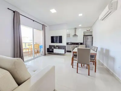 Uma televisão e/ou sistema de entretenimento em 101 - Apto com 02 quartos na Praia de Bombas