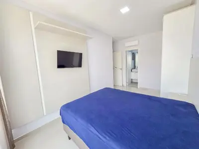 Uma televisão e/ou sistema de entretenimento em 101 - Apto com 02 quartos na Praia de Bombas