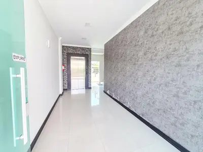 A planta de 101 - Apto com 02 quartos na Praia de Bombas
