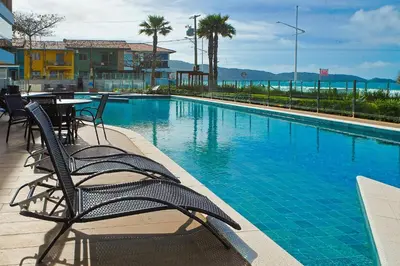 A piscina em ou perto de Condomínio Frente Mar com Piscina Climatizada