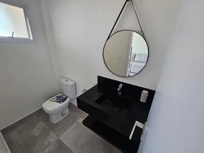 Uma casa de banho em Condomínio Frente Mar com Piscina Climatizada