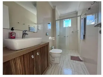 Uma casa de banho em Excelente AP no Coração da Meia Praia