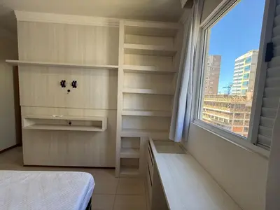 Uma cama ou camas num quarto em Apto Quadra Mar - Meia Praia - 3 quartos