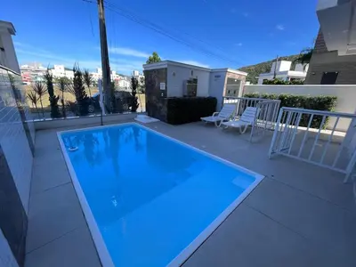 A piscina em ou perto de Apartamento com piscina a 400 mts da praia