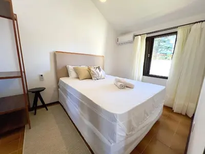 Uma cama ou camas num quarto em ASA | Casa Frente Mar | Pé na Areia | Piscina | BC