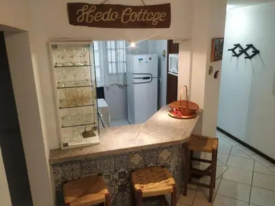 A cozinha ou kitchenette de Apartamento 3 quartos com ar a 150 metros praia de Bombas