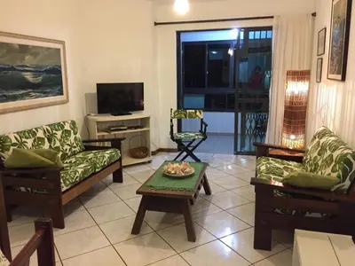 Uma área de estar em Apartamento 3 quartos com ar a 150 metros praia de Bombas