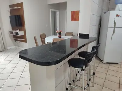 A cozinha ou kitchenette de Aptos completos em Meia Praia a 150m do Mar - EOOs