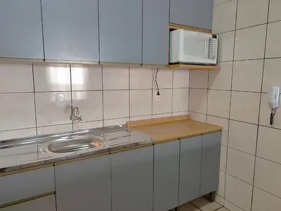 A cozinha ou kitchenette de Aptos completos em Meia Praia a 150m do Mar - EOOs