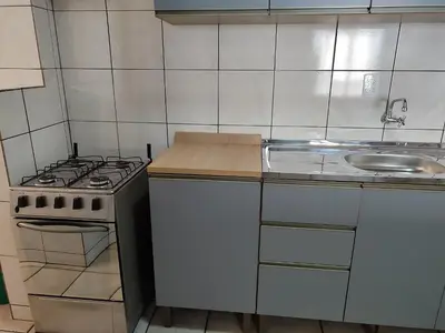 A cozinha ou kitchenette de Aptos completos em Meia Praia a 150m do Mar - EOOs