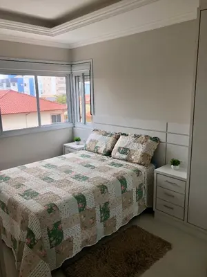 Uma cama ou camas num quarto em Apartamento na praia de Palmas à 200m do mar