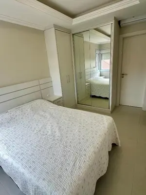 Uma cama ou camas num quarto em Apartamento na praia de Palmas à 200m do mar