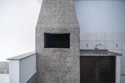 A planta de Excelente Sobrado a 350 Metros da Praia de Bombas