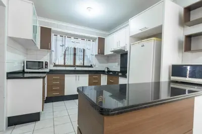 A planta de Excelente Sobrado a 350 Metros da Praia de Bombas