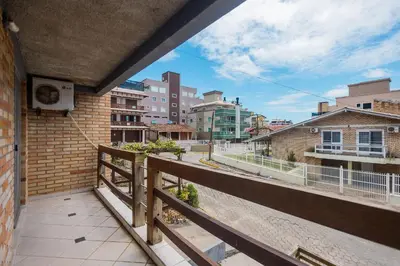 Uma varanda ou terraço em Sobrado no Centro de Bombinhas a 350m do mar
