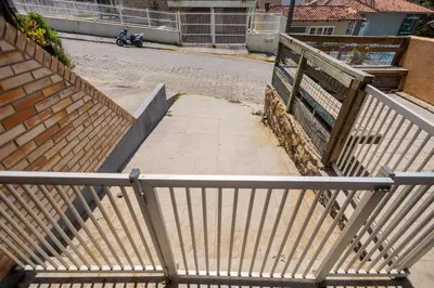 A planta de Sobrado no Centro de Bombinhas a 350m do mar