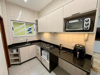 A cozinha ou kitchenette de Confortável Apto Térreo a 185m da Praia Palmas 7