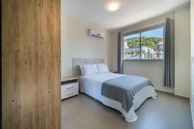 Uma cama ou camas num quarto em 1015 - Excelente apartamento em Bombinhas