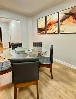 Uma área de estar em Apartamento Temporada Itapema Meia Praia