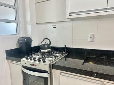 A cozinha ou kitchenette de Apto piscina vista mar na praia de Palmas.- CC01J