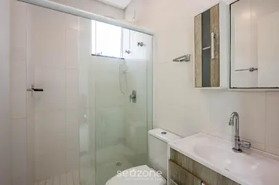 Uma casa de banho em Apto c/ varanda e churrasq. a 250m do Mar MRS0402