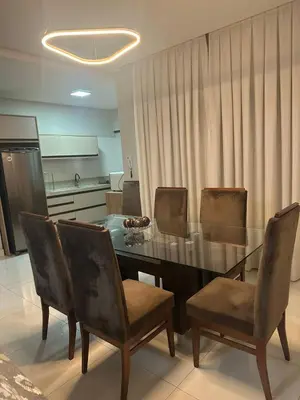 Uma área de estar em Apartamento em Meia Praia