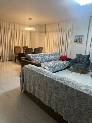 Uma área de estar em Apartamento em Meia Praia